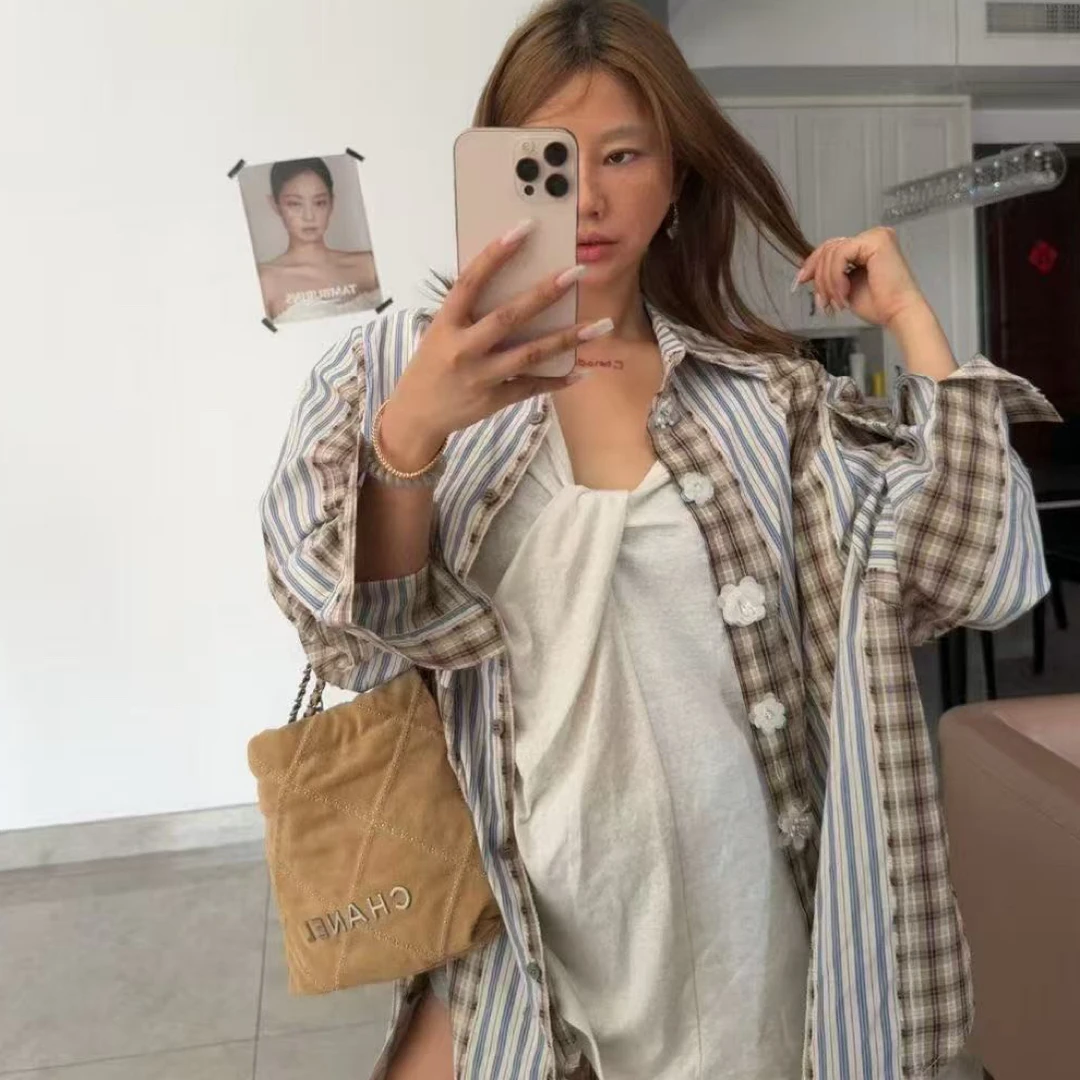 模特自留秋季新品 很洋气的特别款拼色小花朵衬衫女