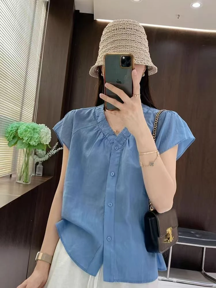 蓝色设计感小飞袖V领衬衫2025新款女夏季宽松休闲独特超好看上衣