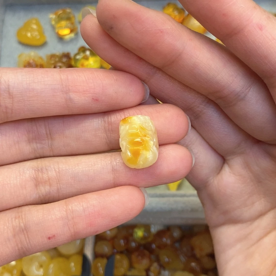 蜜蜡颈饰未镶嵌貔貅