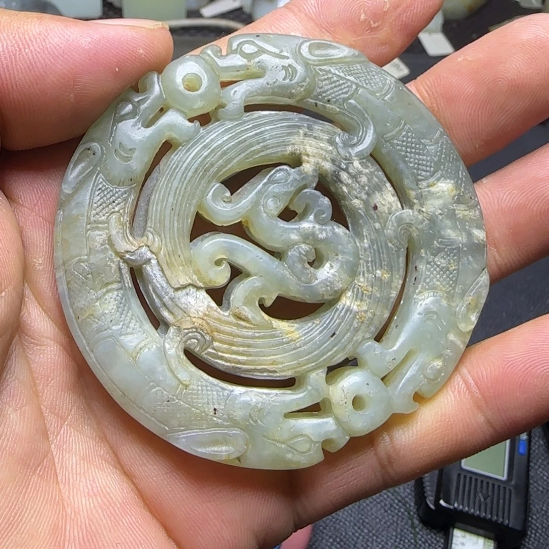 和田玉未镶嵌挂件有伤有残