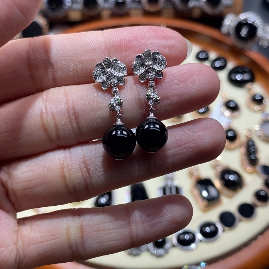 翡翠18K金镶嵌耳饰卡8.8左右