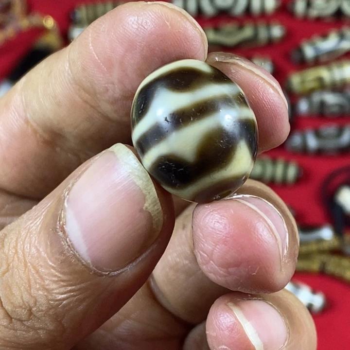 只买单纯的吊坠，没带链子，属的性质。