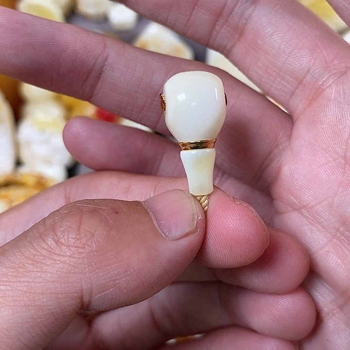 琥珀裸石未镶嵌我