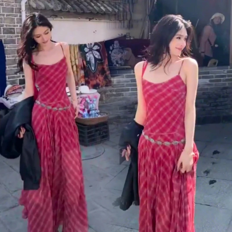 2025新款休闲气质收腰显瘦拼接红格子长款吊带14米连衣裙女夏季