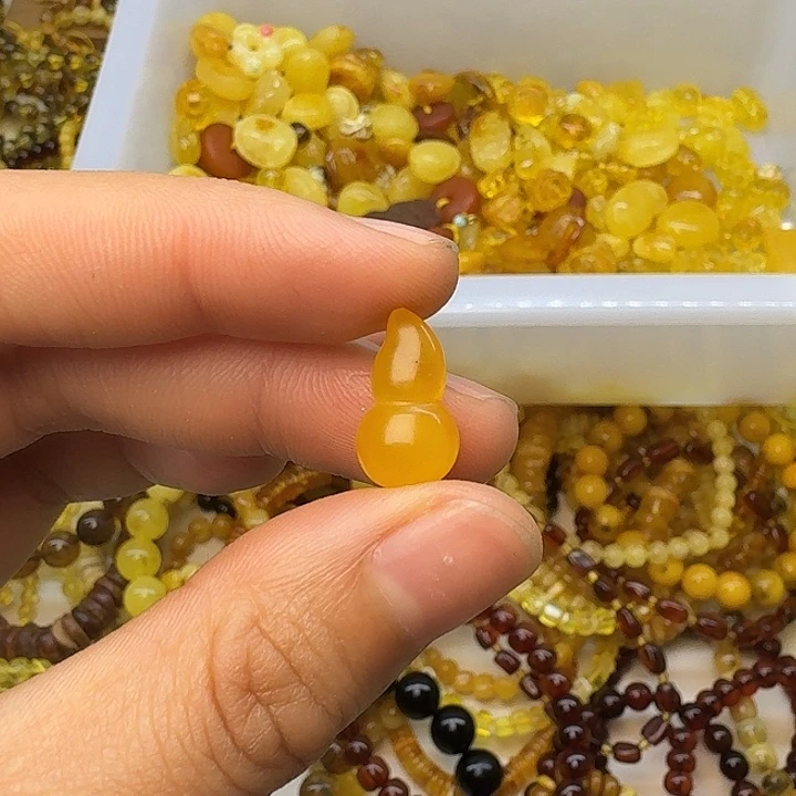 是***吖琥珀未镶嵌珠宝奇石