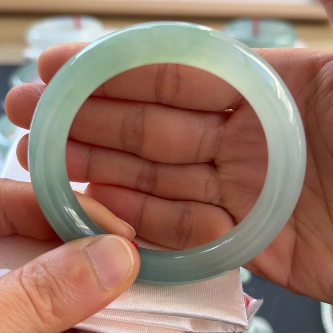 翡翠手镯未镶嵌手镯