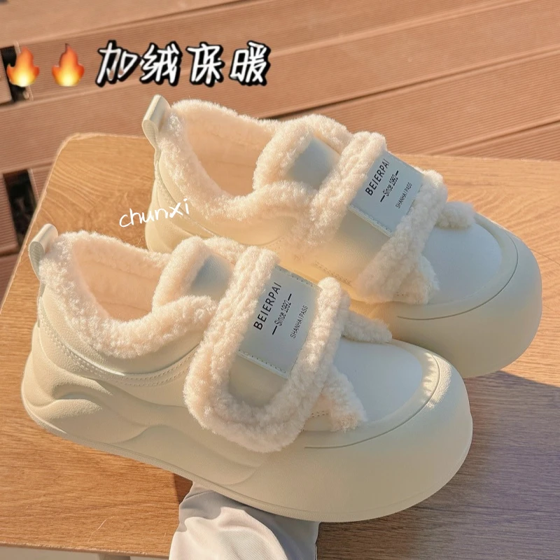 2025秋冬新款厚底羊羔绒小白鞋女百搭巨好看魔术贴板鞋保暖休闲鞋