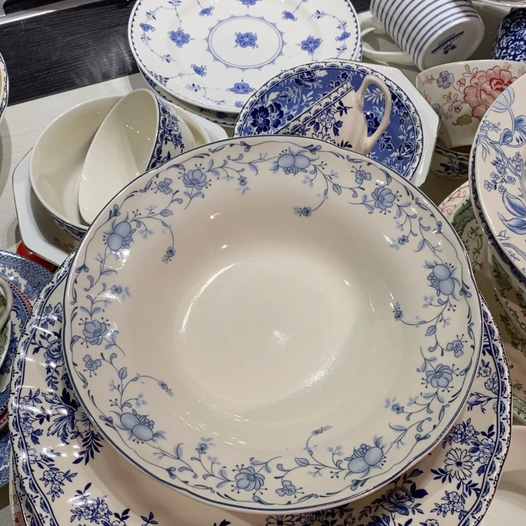 瓷微瑕小蓝莓草帽盘