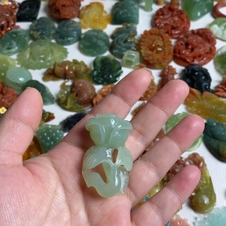 蛇纹石玉颈饰未镶嵌世****年