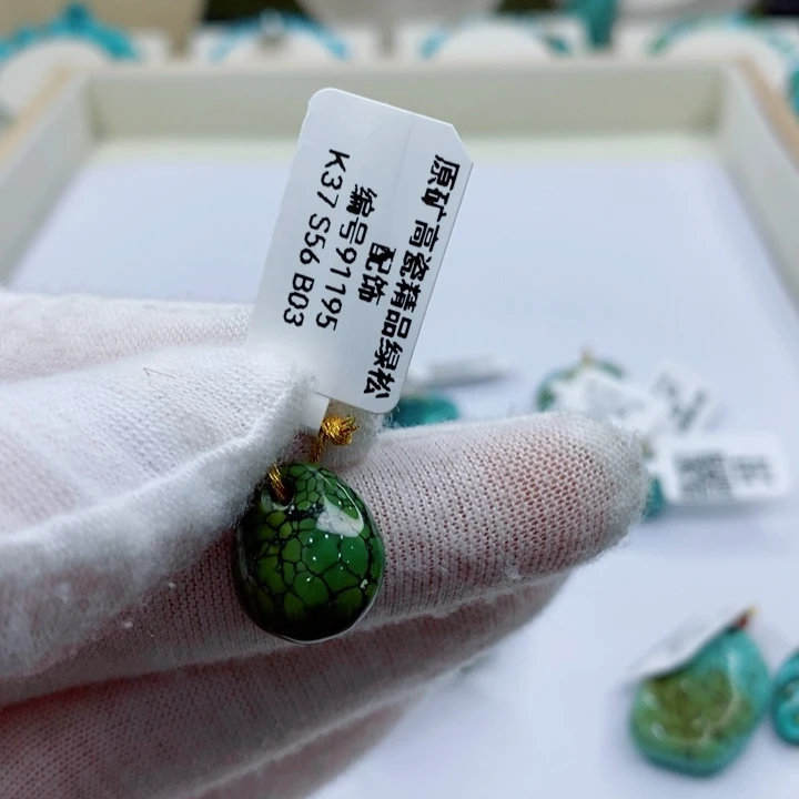 绿松石未镶嵌珠宝奇石