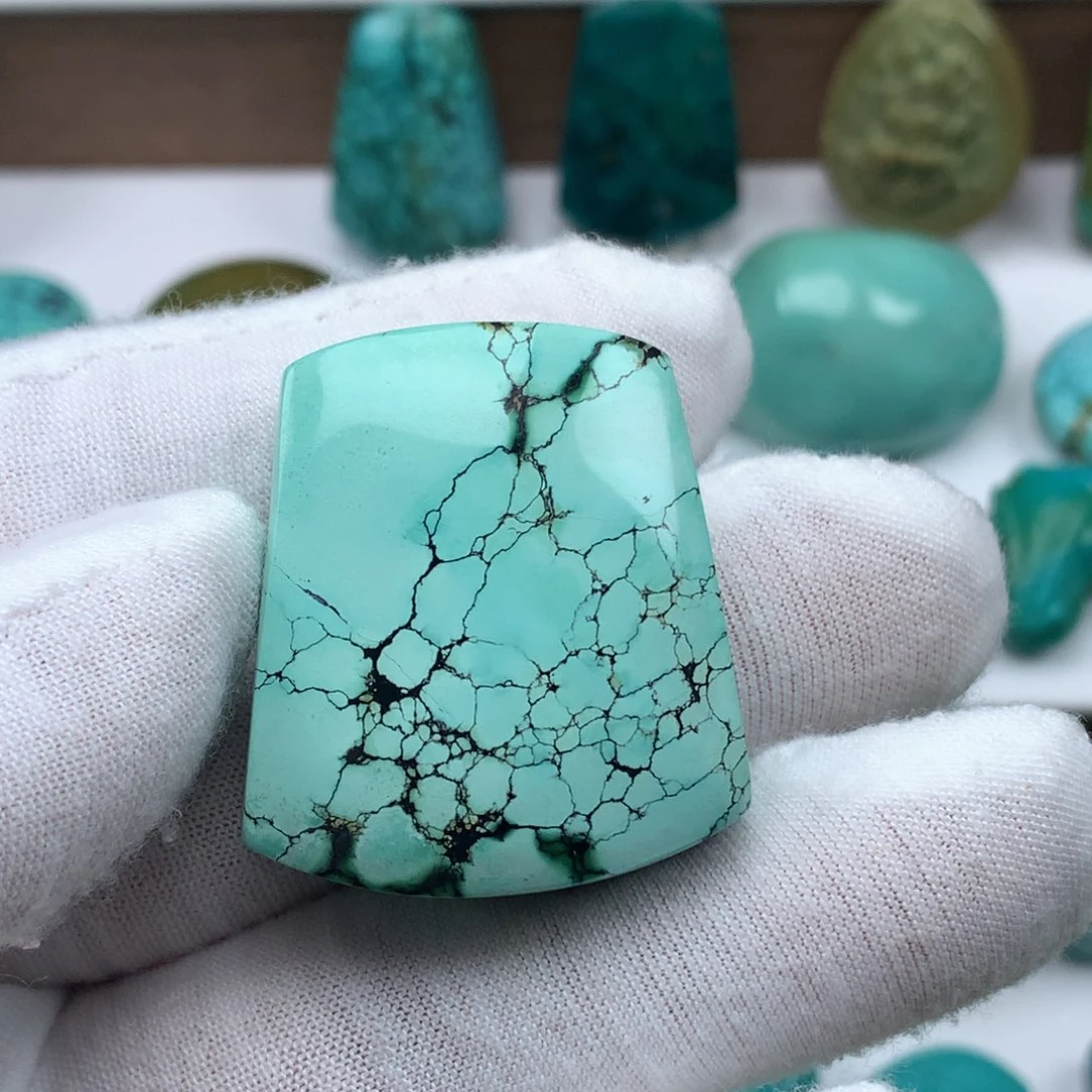 绿松石未镶嵌颈饰