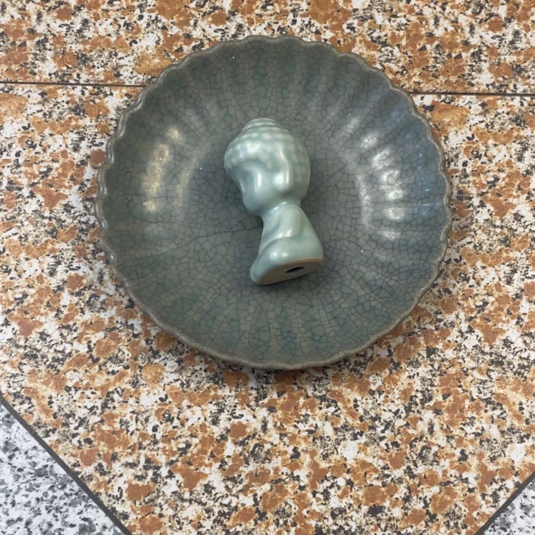 赏品青瓷盘子一个