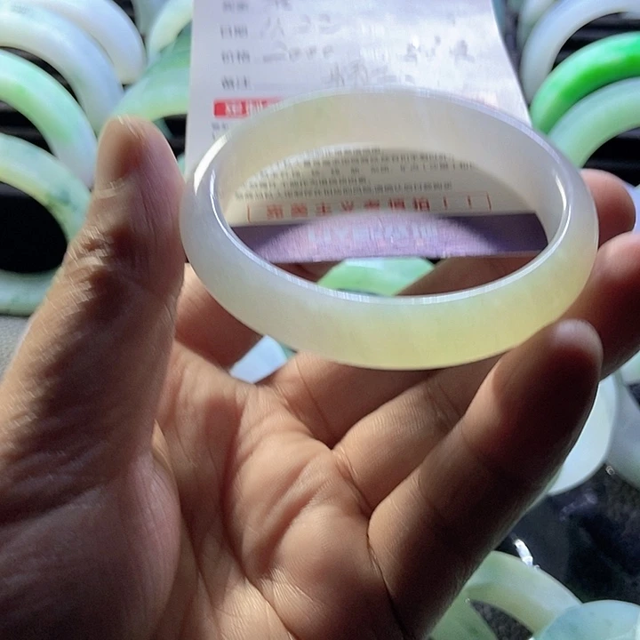 若***院定制翡翠未镶嵌定制翡翠不退不换