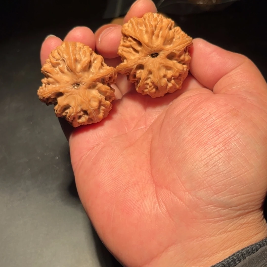 【闪购商品】狮****?文玩核桃木制手把件