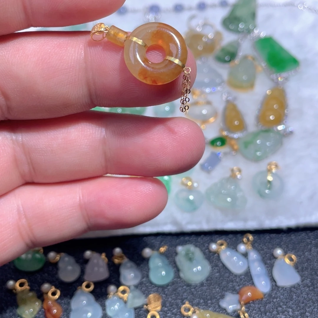 翡翠18K金镶嵌颈饰