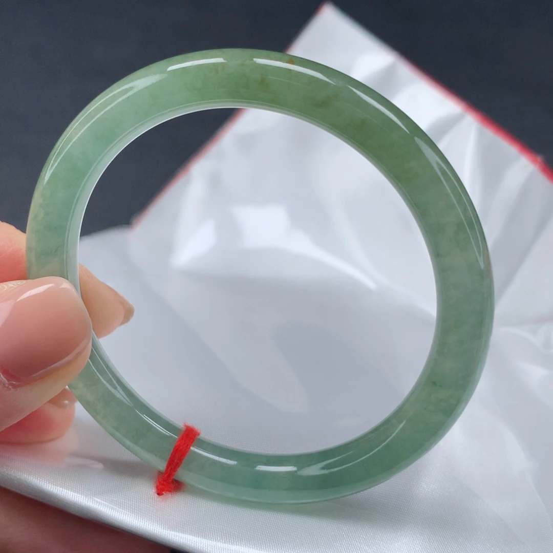 翡翠手镯未镶嵌，16号圆条