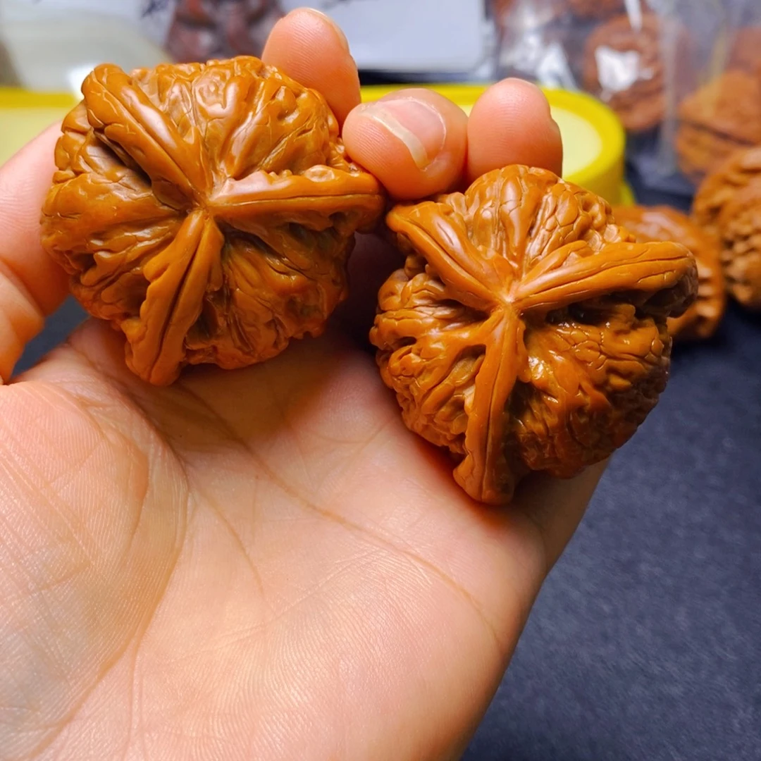 如***形桃核吊坠白狮子三棱