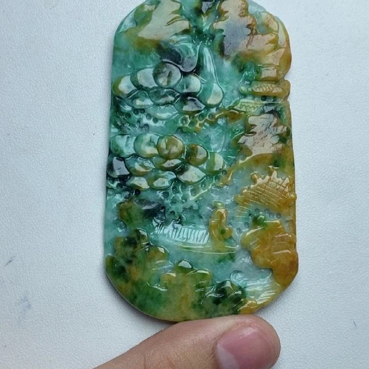 翡翠未镶嵌颈饰山水