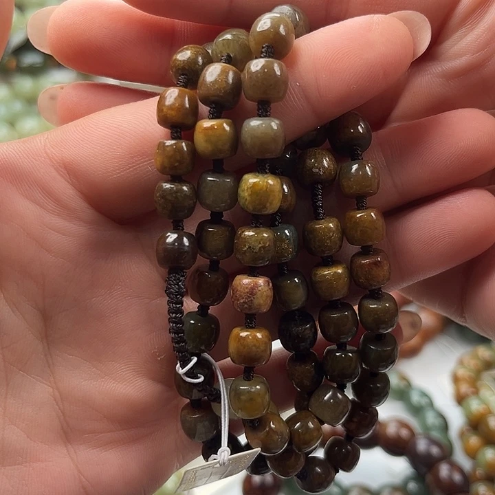 清***滩项链未镶嵌透闪石质玉微瑕