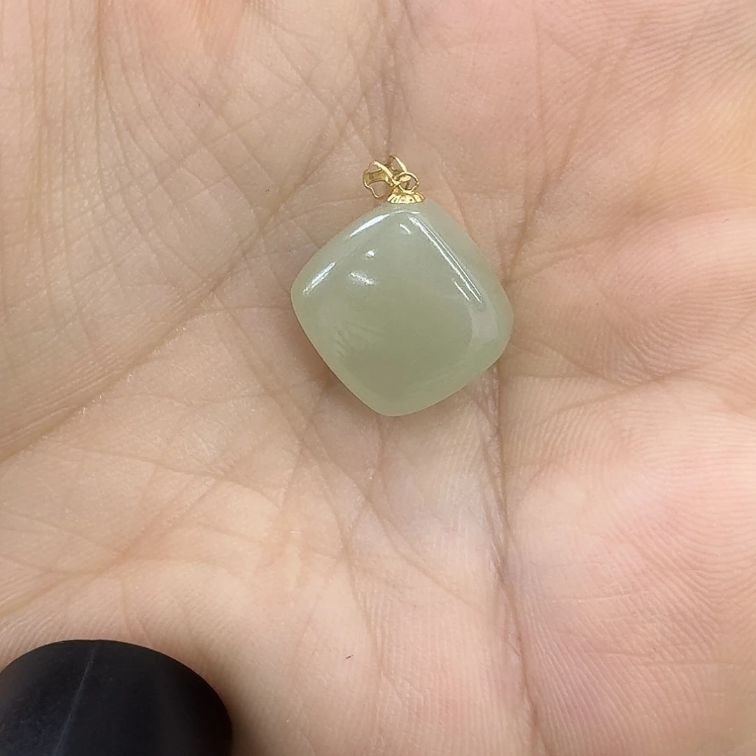 和田玉18K金镶嵌颈饰奶*~