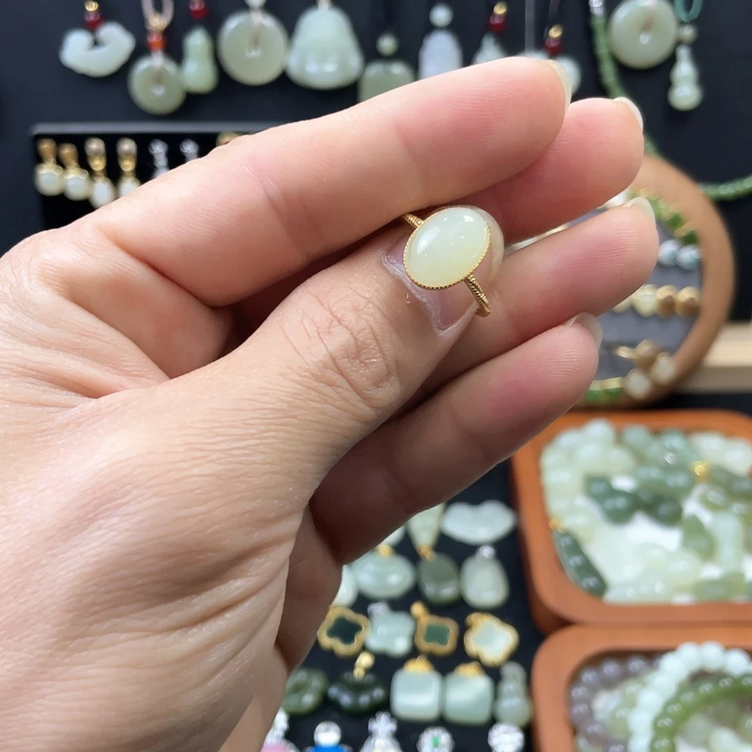 和田玉（糖玉）颈饰未镶嵌