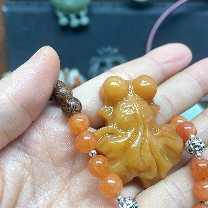 未镶嵌蛇纹石玉颈饰