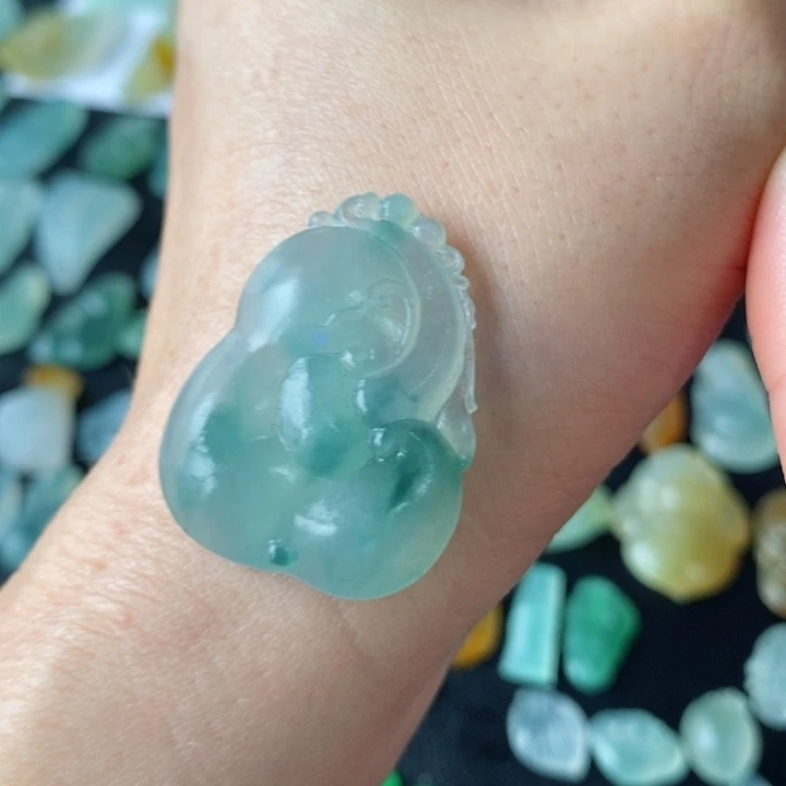 定制翡翠未镶嵌如意
