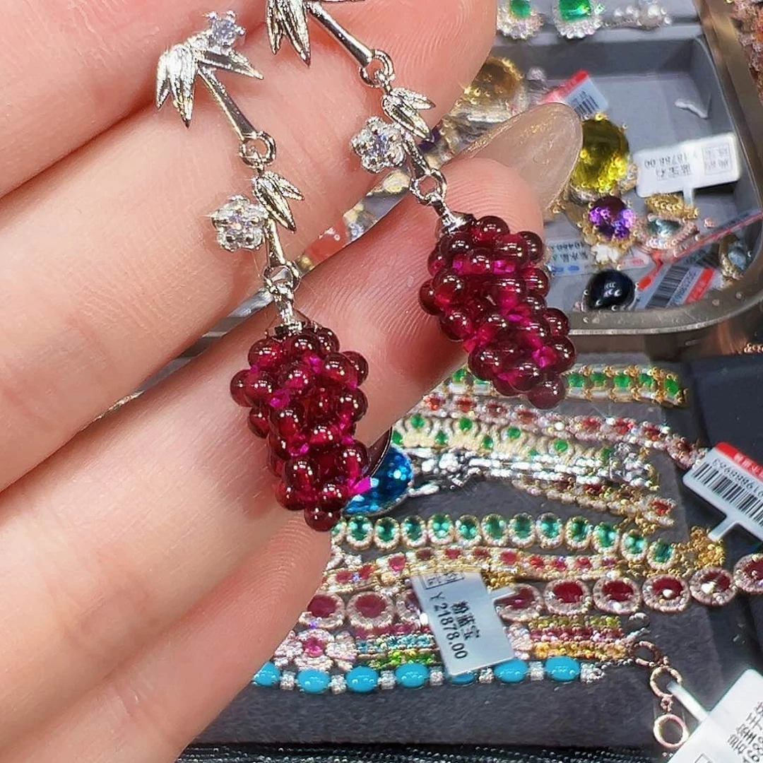 未镶嵌耳钉石榴石