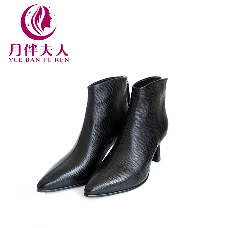 月伴夫人2024高端大码大脚时尚百搭舒适短靴YBFRXZ0011