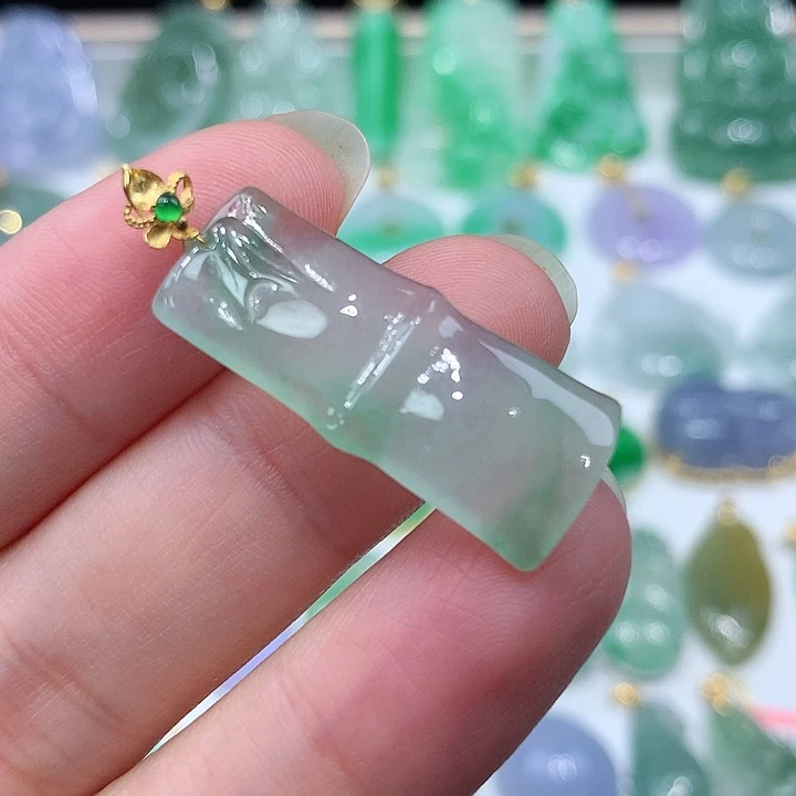 翡翠18K金镶嵌颈饰翡翠