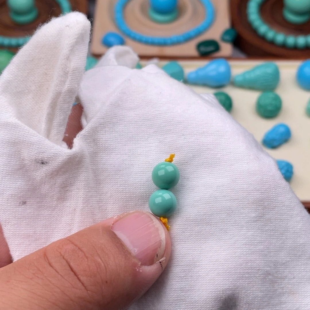 直径8+绿色圆珠一对