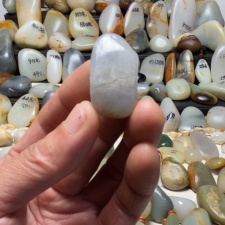 和田玉未镶嵌颈饰随形无事牌吊坠