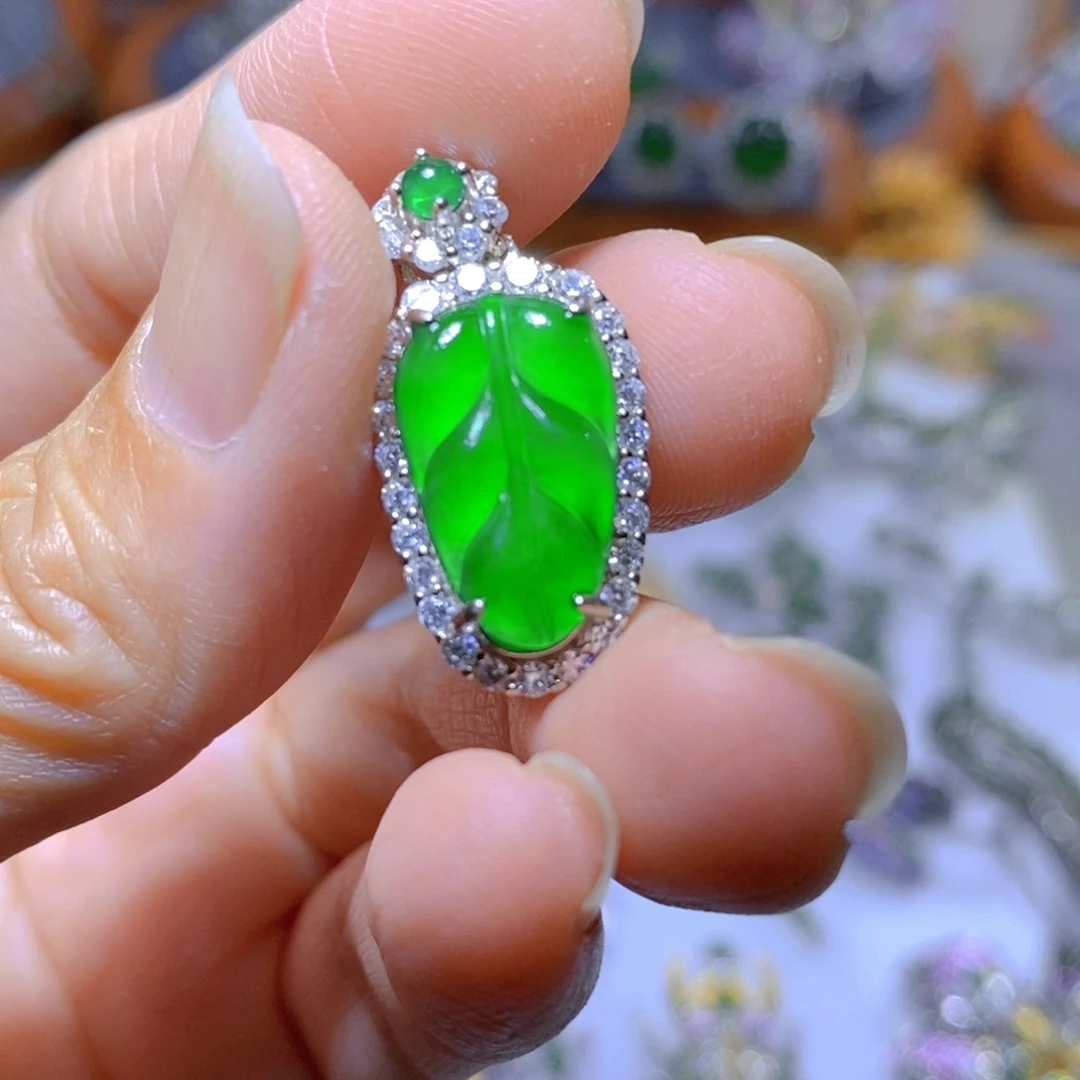 翡翠颈饰银S925镶嵌天然翡翠