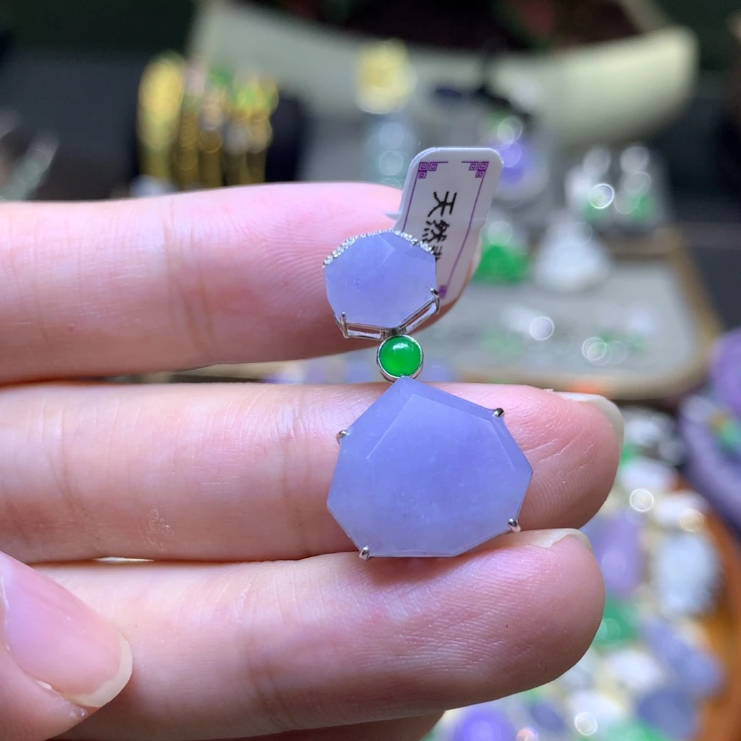 颈饰18K金镶嵌翡翠