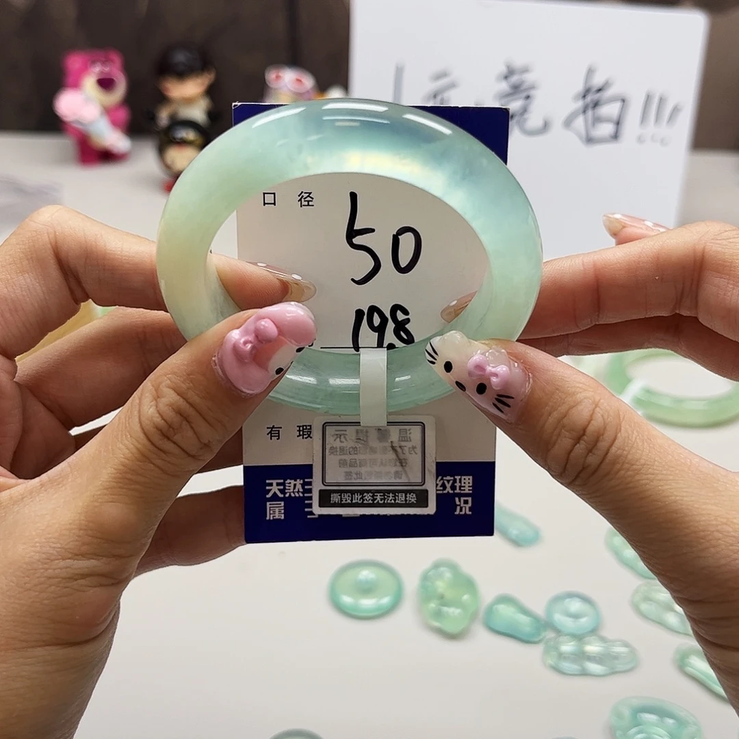 未镶嵌蛇纹石玉吊坠