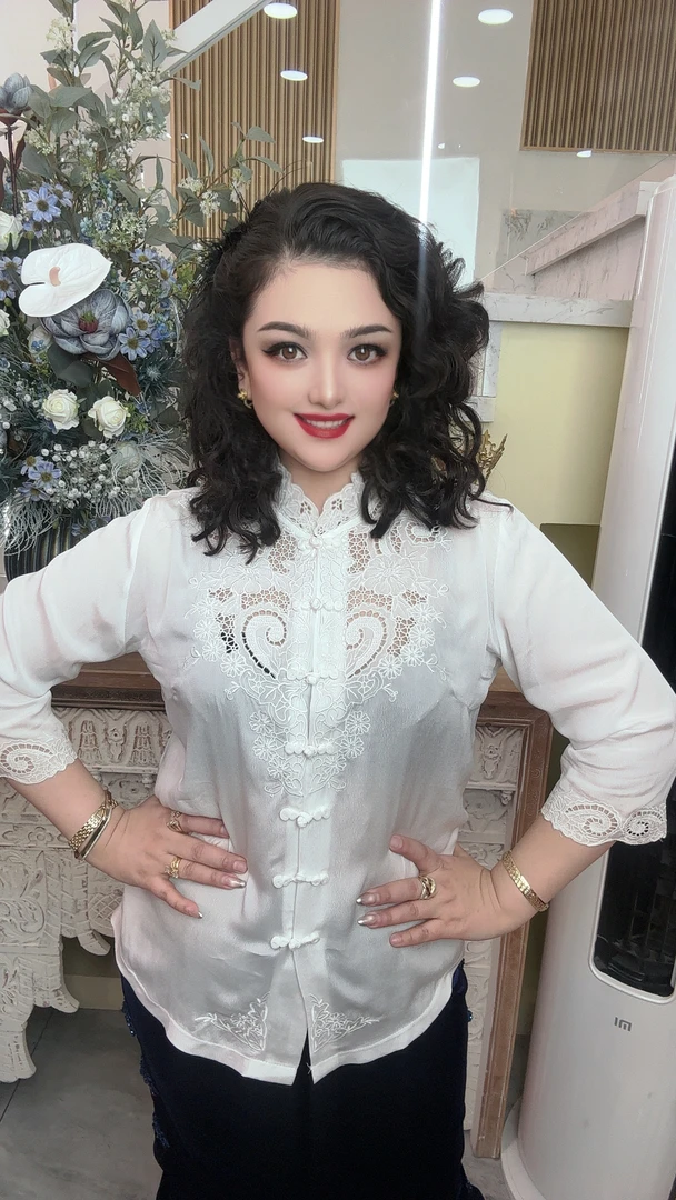 《白色中袖ئاق گاچا يەڭ》时尚气质桑蚕丝衬衫，刺绣衬衫女长袖