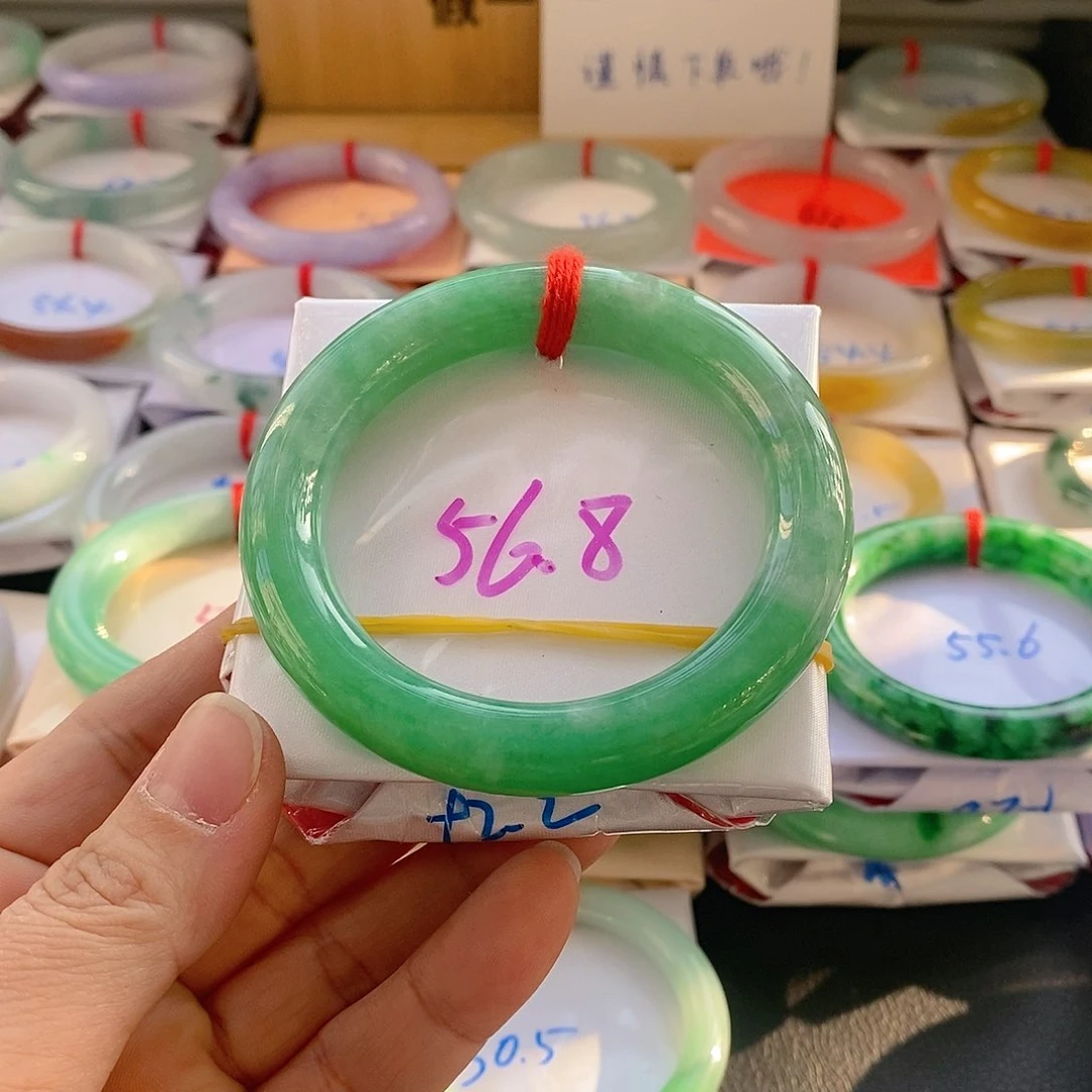 翡翠手镯未镶嵌尤*手镯分