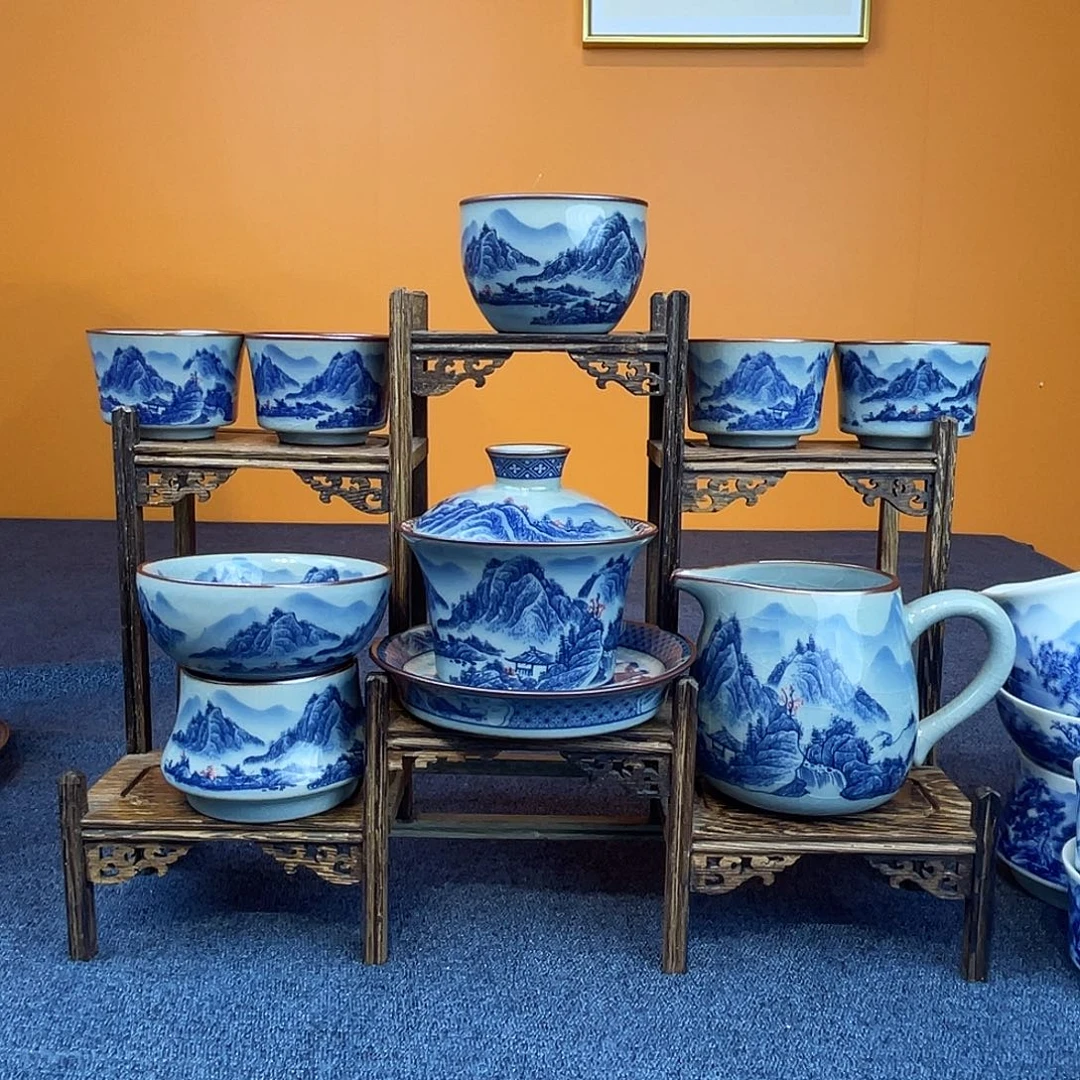 新***松景德镇釉里红8件陶瓷