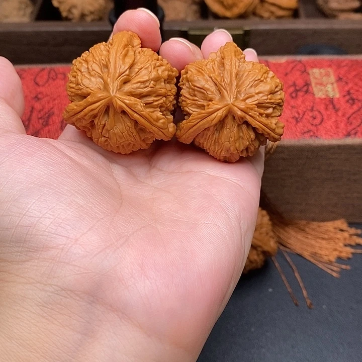 用***6把件文玩核桃白奔