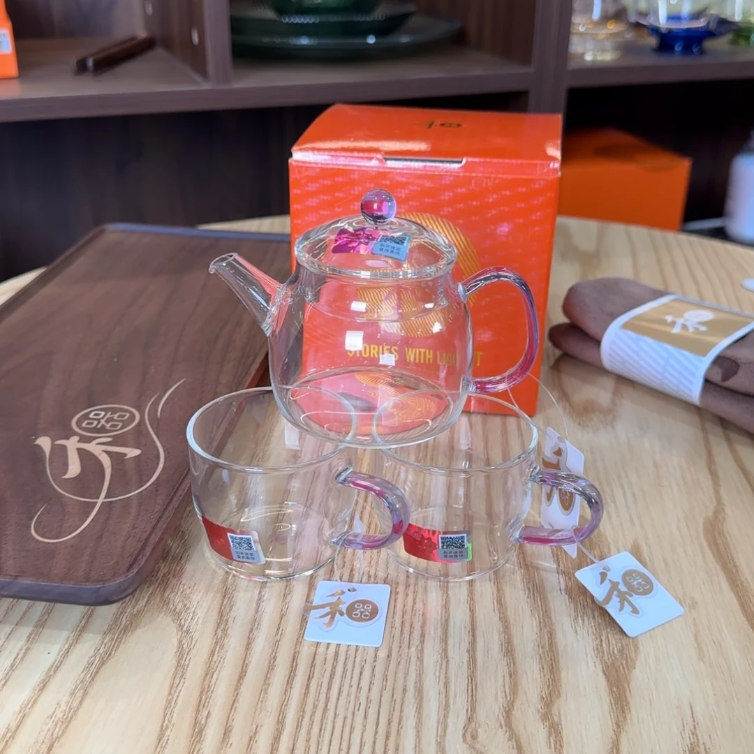 禾器言卿壶+对杯。浅紫色