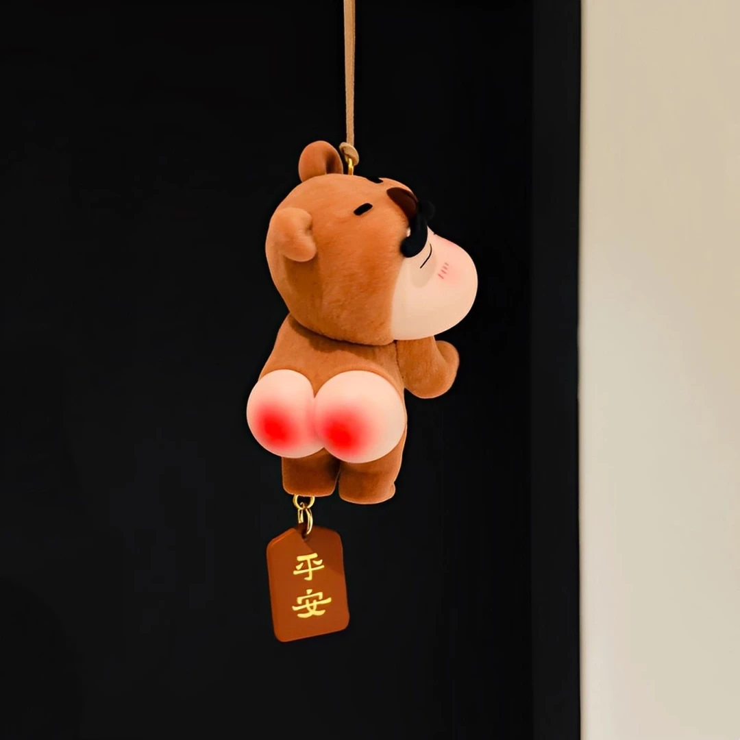 天使屁屁熊小新植绒款摆件汽车挂件办公室桌面装饰治愈系情绪礼物
