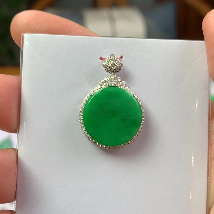 翡翠18K金镶嵌颈饰翡翠吊坠