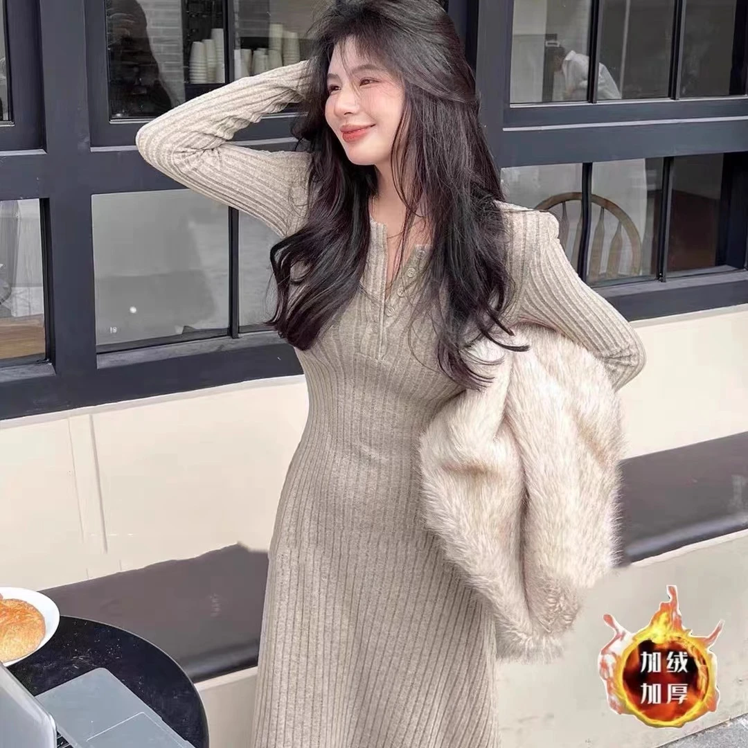 温柔风气质V领长袖针织连衣裙女秋冬配大衣修身显瘦内搭打底长裙