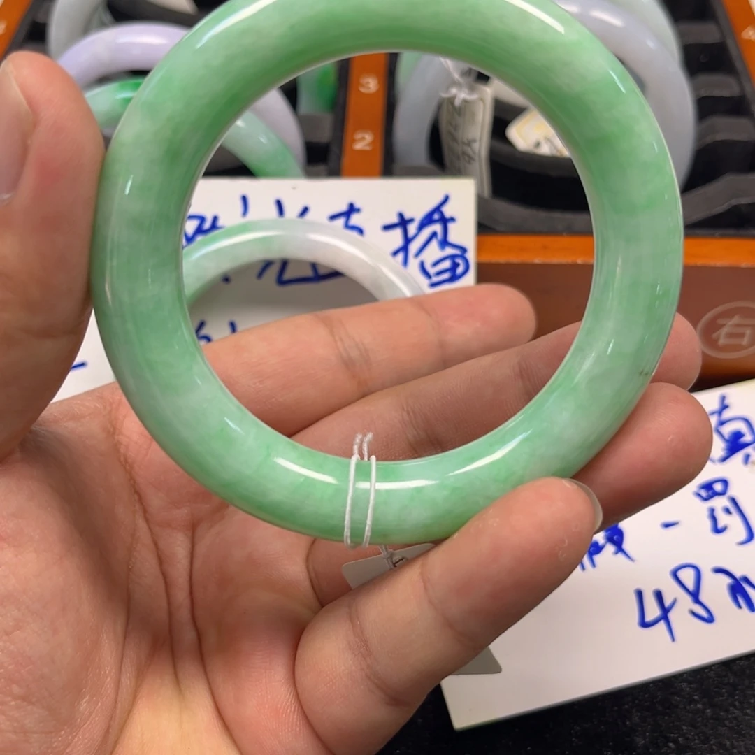 翡翠手镯（圆镯）未镶嵌