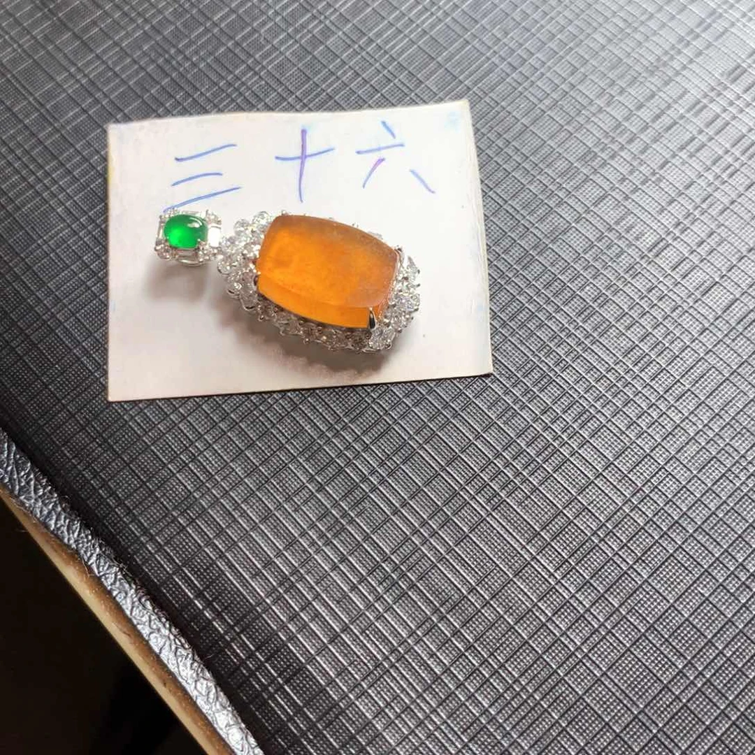 颈饰18K金镶嵌翡翠翡翠