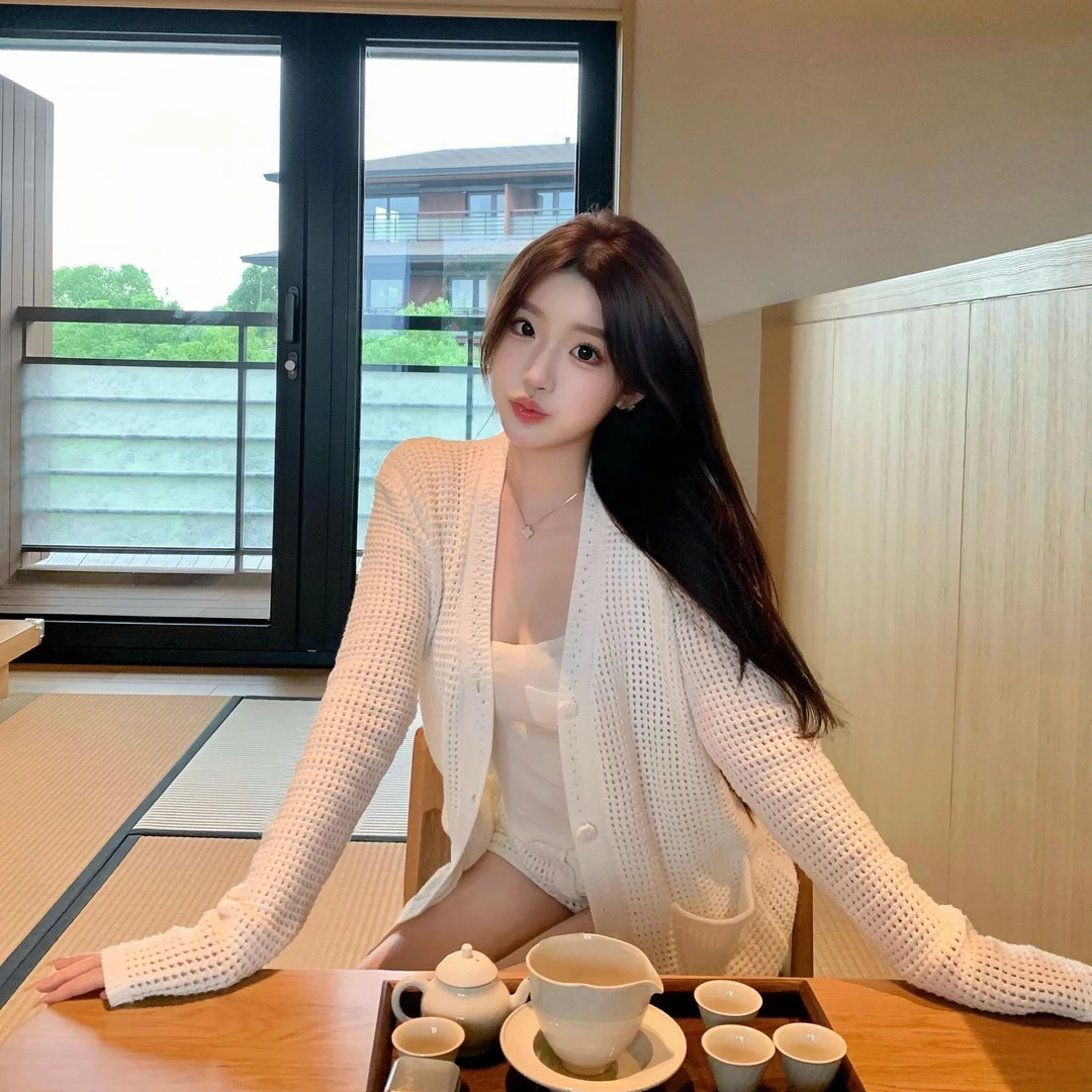 2025早秋新款纯欲辣妹薄款镂空针织开衫长袖上衣女百搭短裤两件套