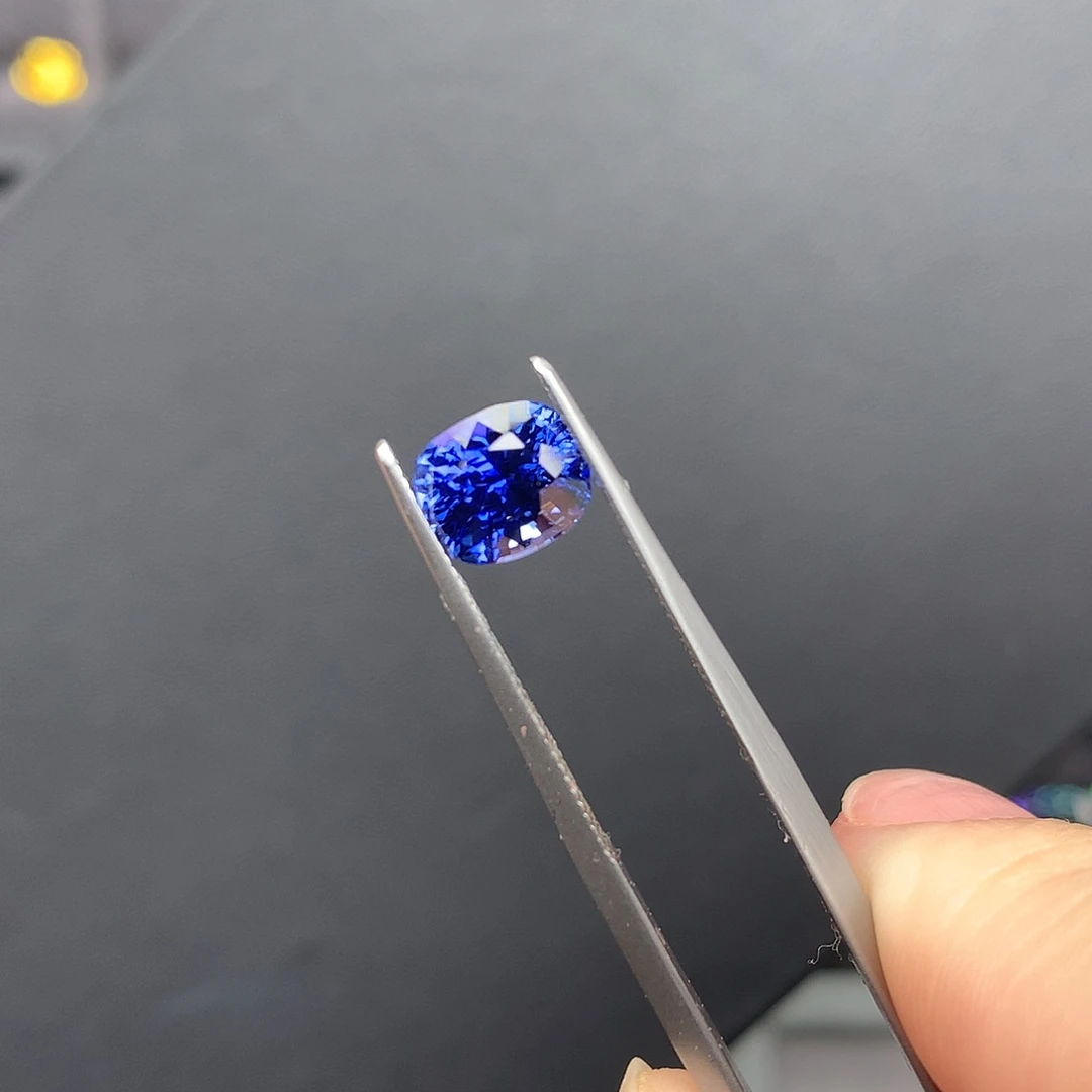 蓝宝石裸石矢车菊2.14克拉