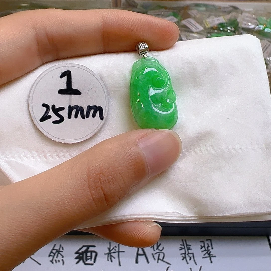 翡翠颈饰18K金镶嵌翡翠