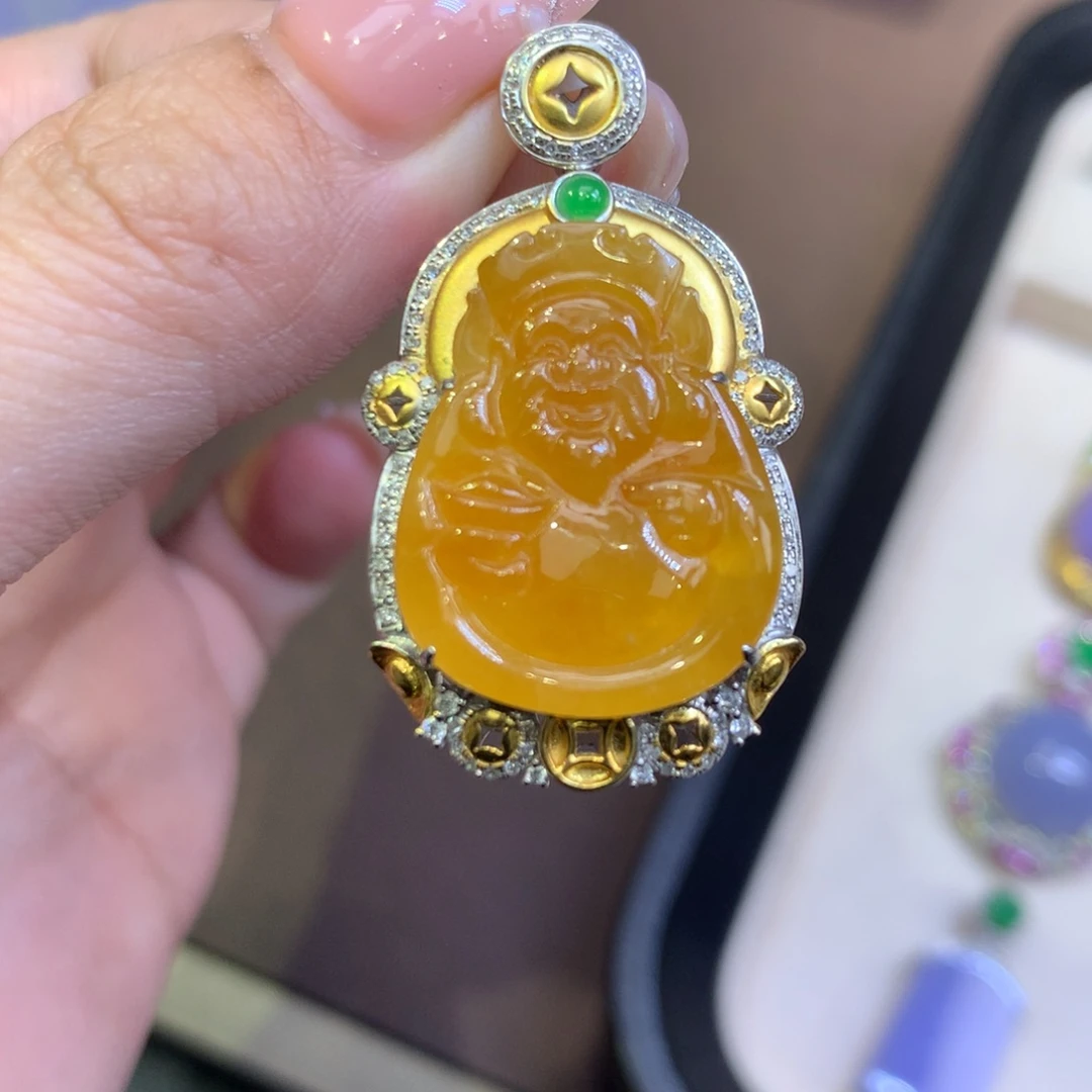 翡翠18K金镶嵌颈饰