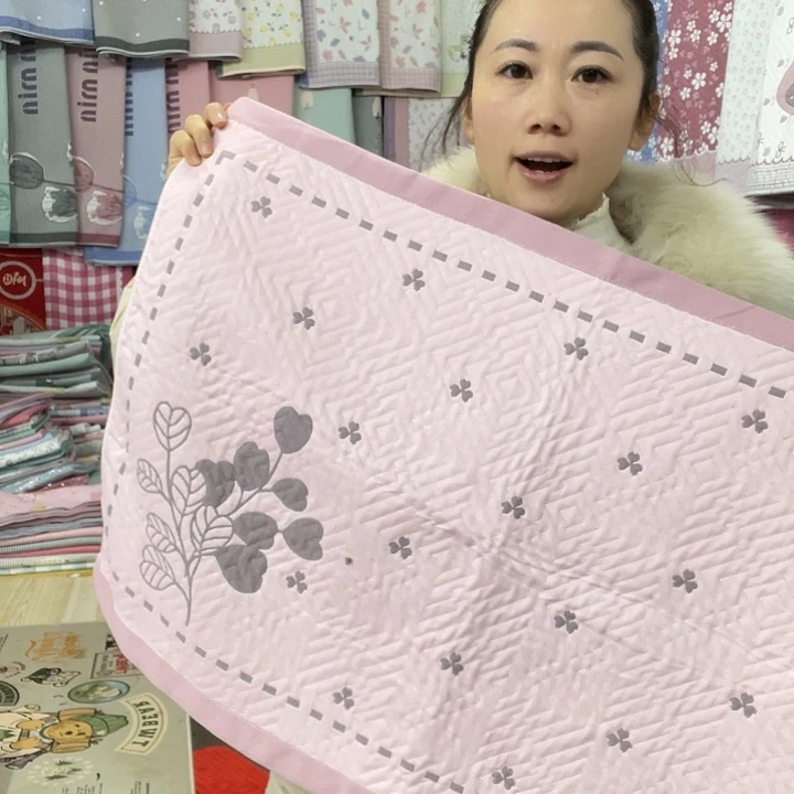 棉处理浅粉色树叶